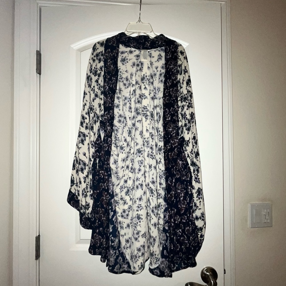 Floral flowy kimono